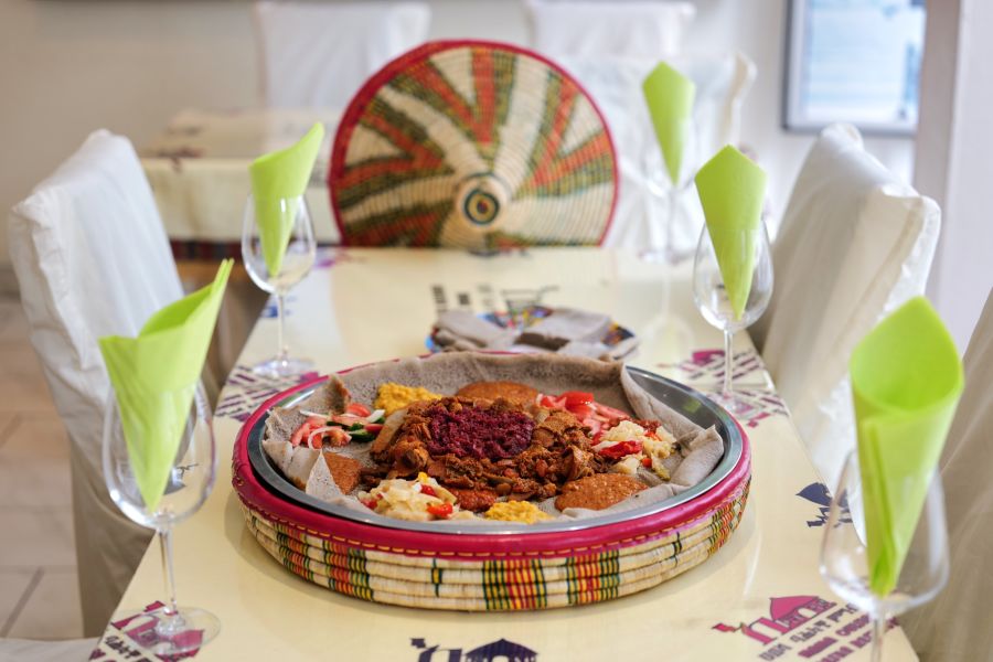 Yetsom Beyaynetou shared injera plate