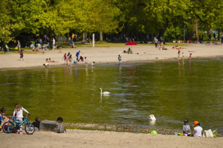 undefined - © Détente et baignade à la plage du Parc Bourget, Vidy-Lausanne