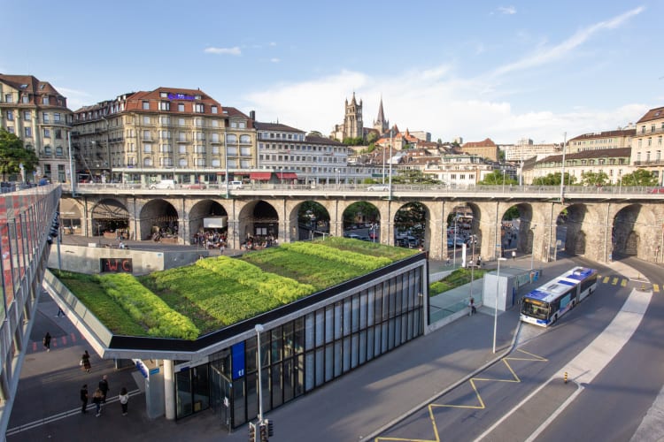 Place de l'Europe avec vue sur la Cathedrale de Lausanne. - © Place de l'Europe avec vue sur la Cathedrale de Lausanne.