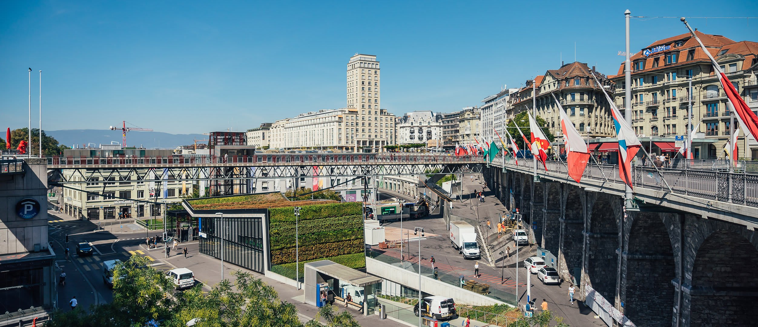 Lausanne : histoire, architecture et design - © Vue sur la place de l'Europe avec la Tour de Bel-Air