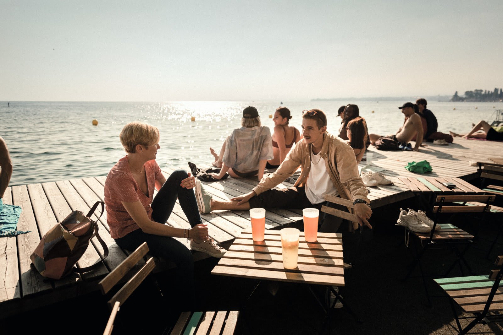 Lausanne, Cité thermale - © Apero a la Jetee de la Compagnie au bord du lac Leman.  Terrasse ephemere.