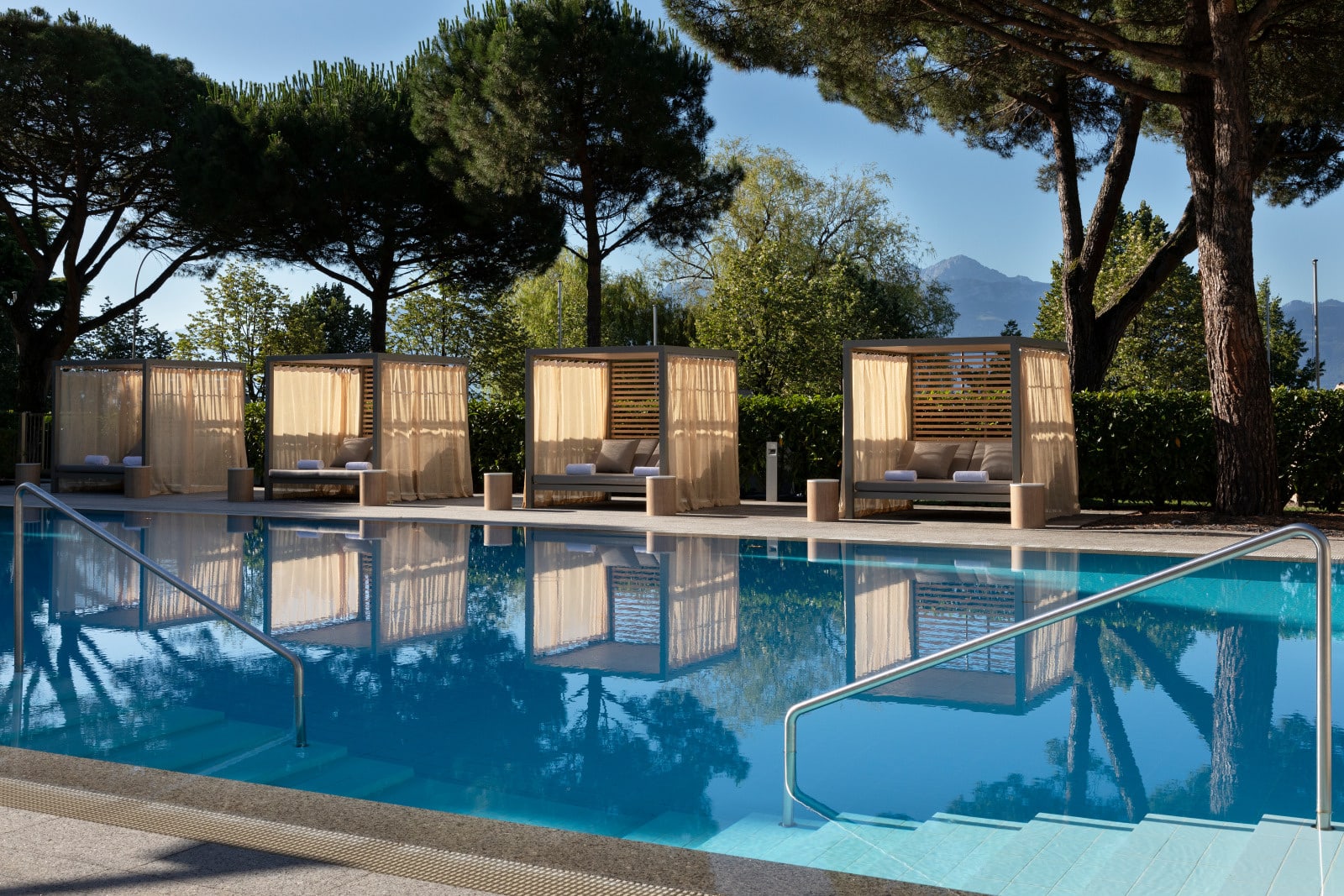 Lausanne, Cité thermale - © Spa Cinq Mondes du Beau-Rivage Palace. Piscine exterieure