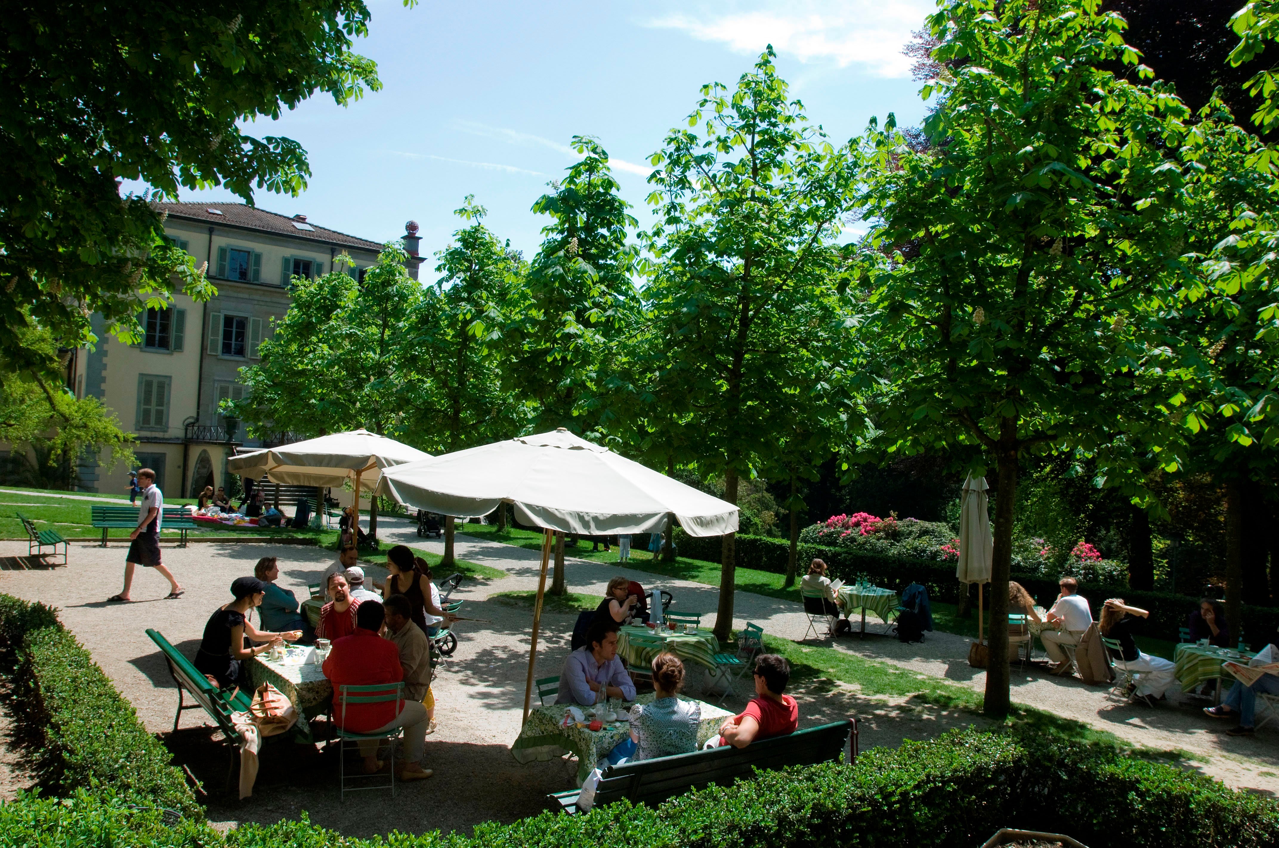 Des activités gratuites à Lausanne ? Par ici ! - © Détente dans le parc Mon-Repos, Folie Voltaire