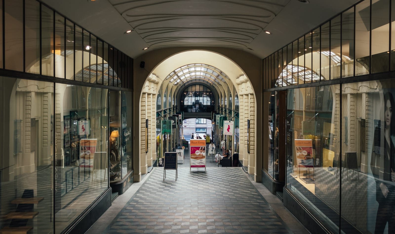 Lausanne et ses perles d’architecture - © Shopping au Galerie de St-Francois