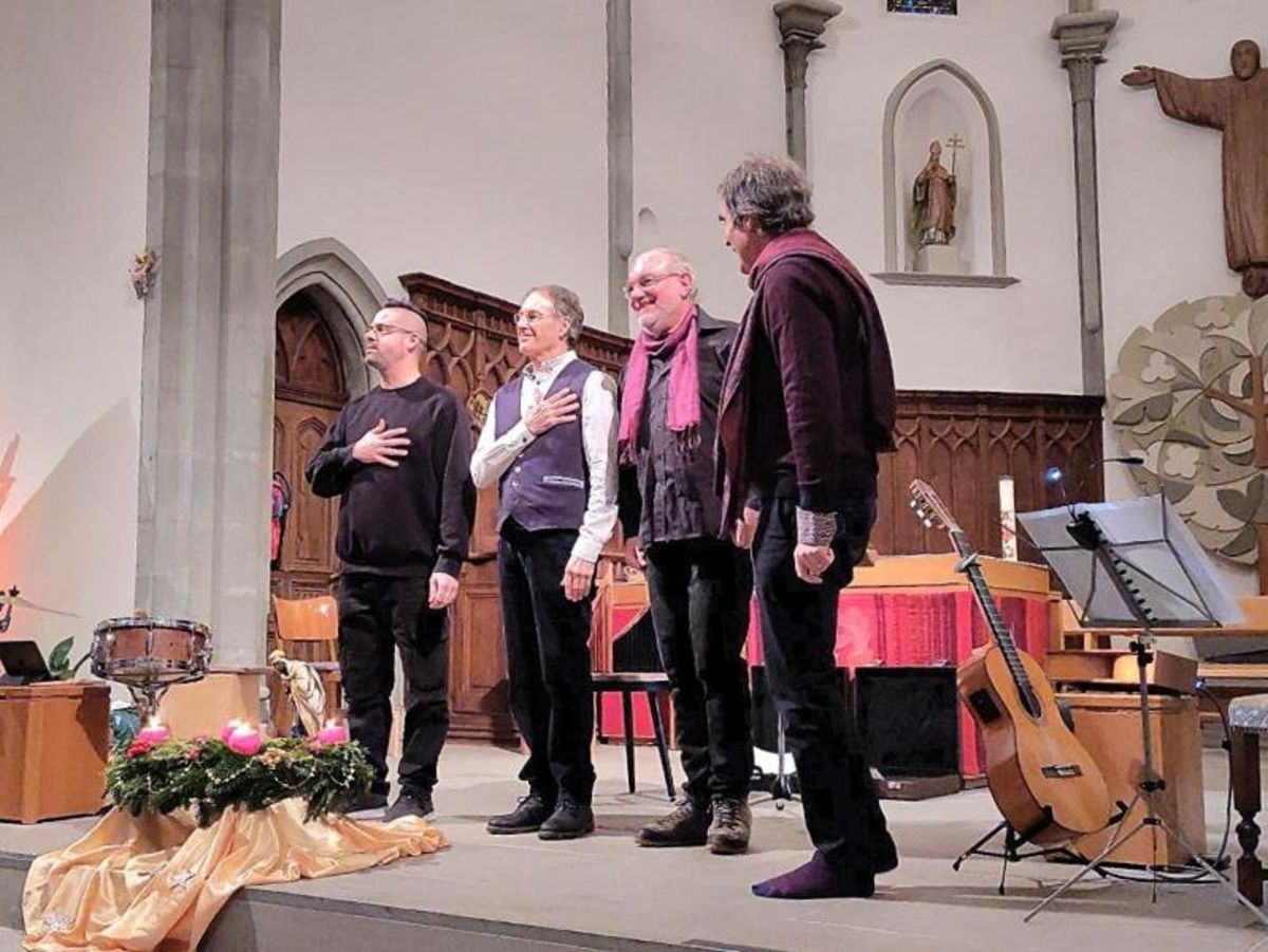 Flûtes de Pan, guitare, orgues et percussions