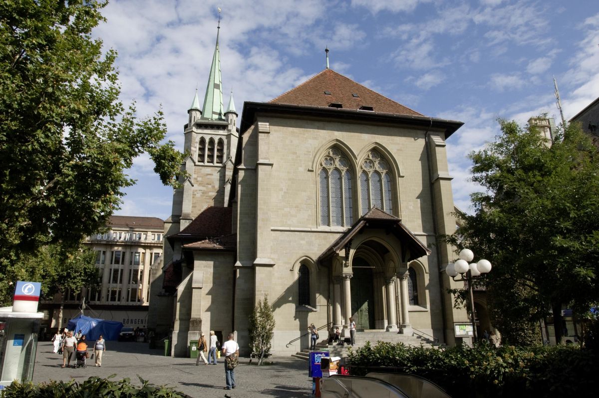 La place et l’église Saint-François