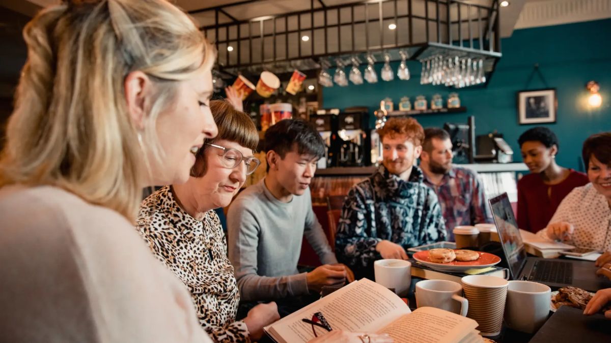 Caf&eacute; litt&eacute;raire interg&eacute;n&eacute;rationnel