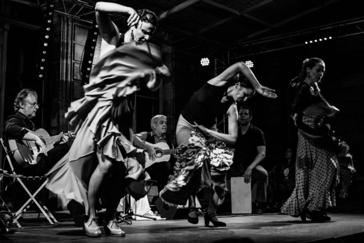 Flamenco con letras de oro