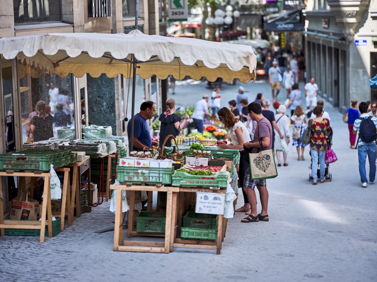 Saint-François Platz - Bourg Strasse