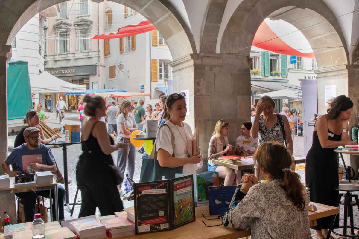 Les d&eacute;dicaces des autrices et auteurs durant Lire &agrave; Lausanne