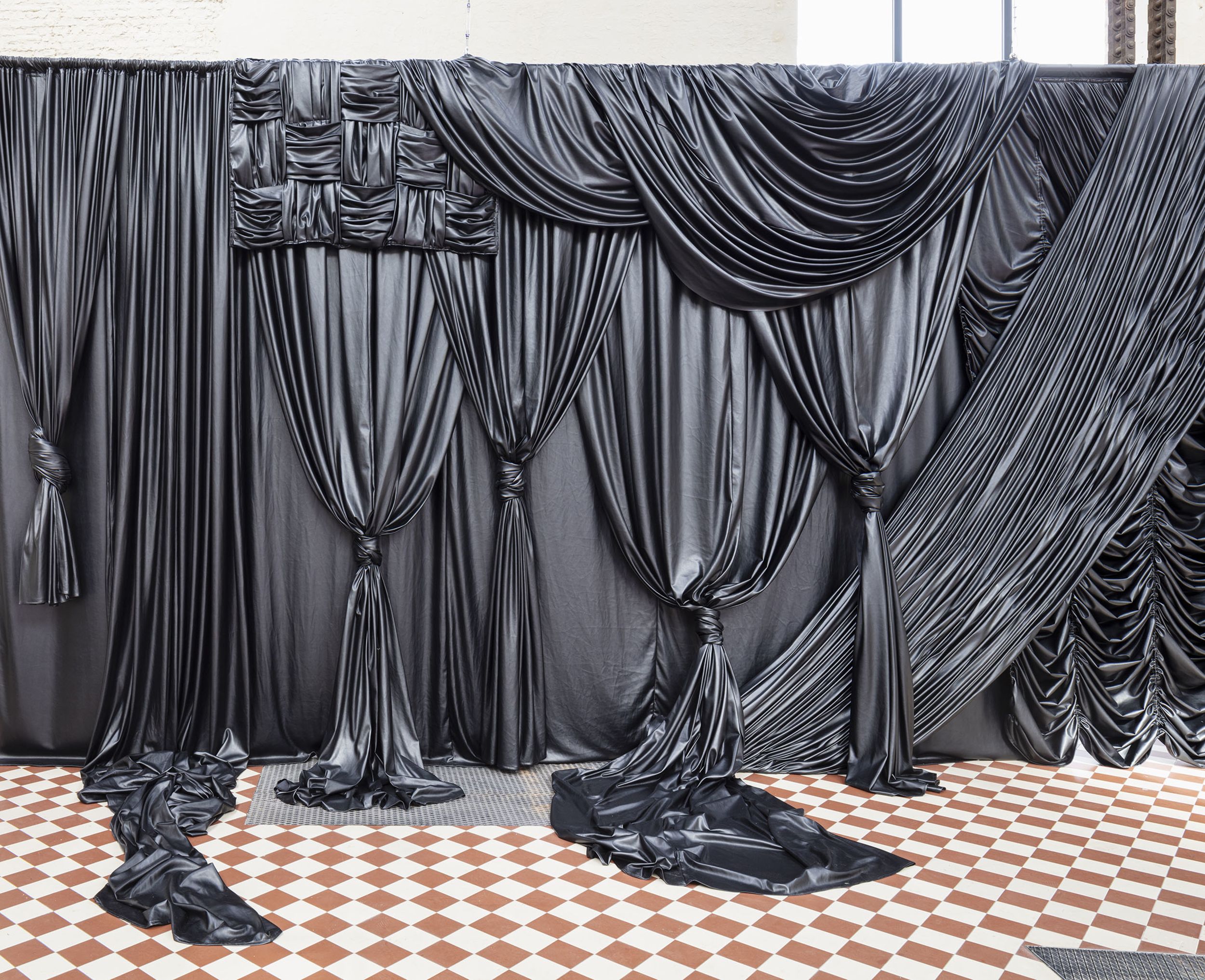 © Pauline Boudry & Renate Lorenz / Curtain Piece (disobedient), 2023. Photo : Michiel de Cleene