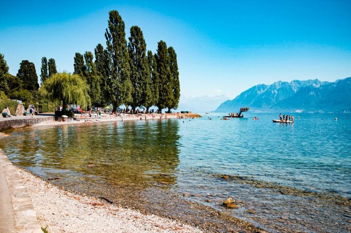 Lutry, the village and beach